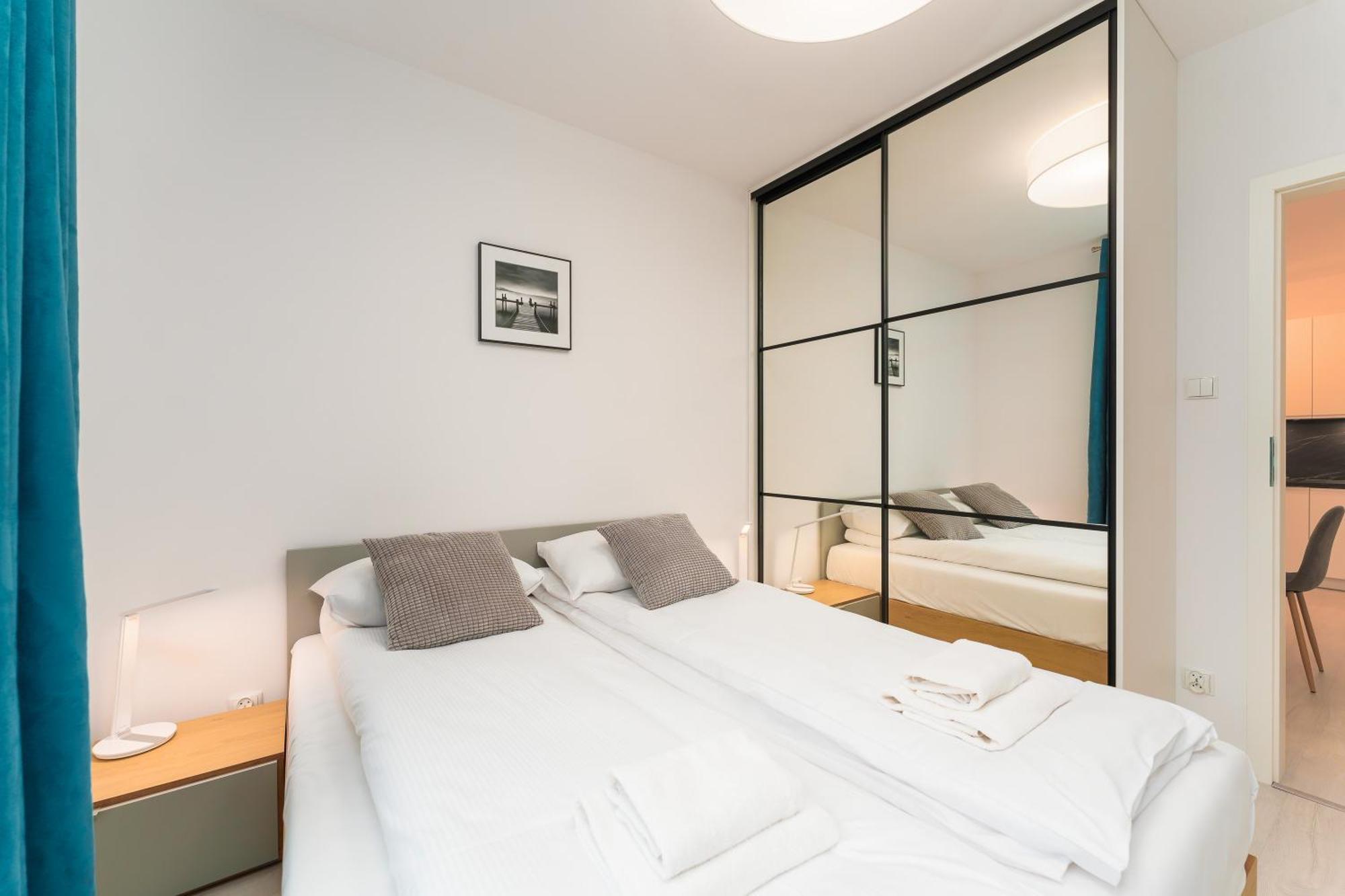 Faro Apartamenty Nadmorskie Tarasy Spa Przy Latarni I Molo Baseny, Sauny, Fitness I Parking W Cenie Kołobrzeg Rom bilde