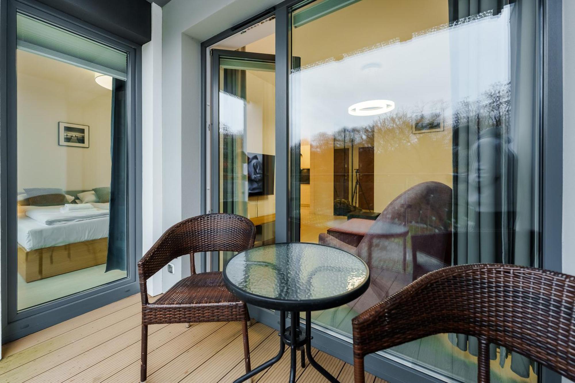 Faro Apartamenty Nadmorskie Tarasy Spa Przy Latarni I Molo Baseny, Sauny, Fitness I Parking W Cenie Kołobrzeg Rom bilde